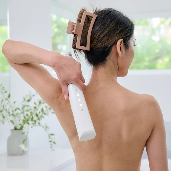 Person using a IONIQ Self Tanner device on their back 